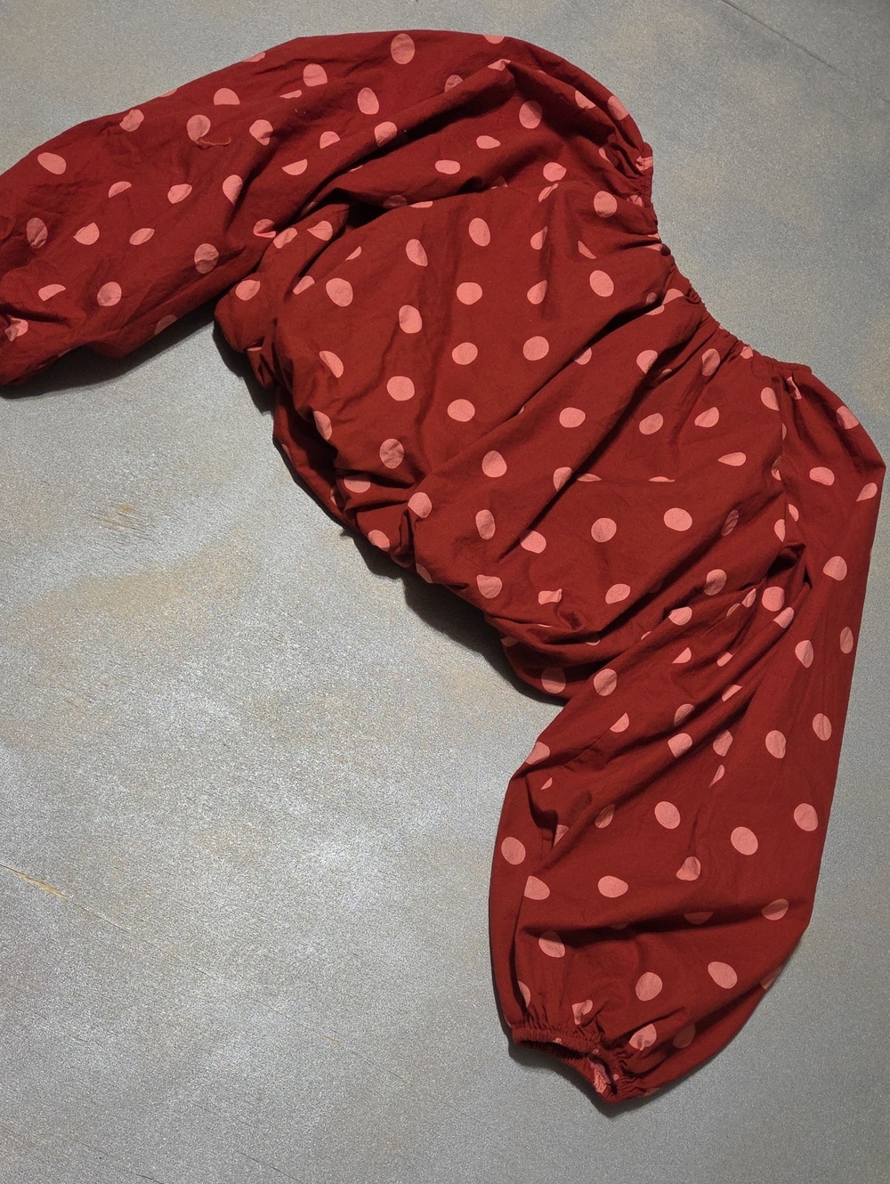 Anthropologie  MAUVE Red with Pink Polka Dot Puff-Sleeve Crop Top